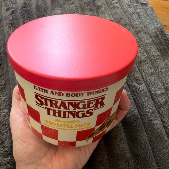 Bath & Body Works Stranger Things Argyles Pineapple Pizza 3 Wick Candle - Picture 2 of 5